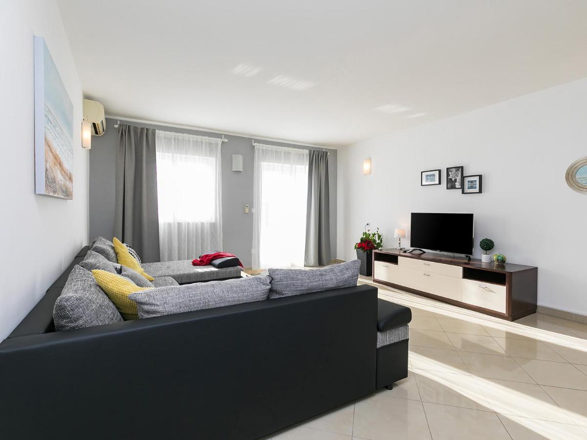 Apartment Tessa *